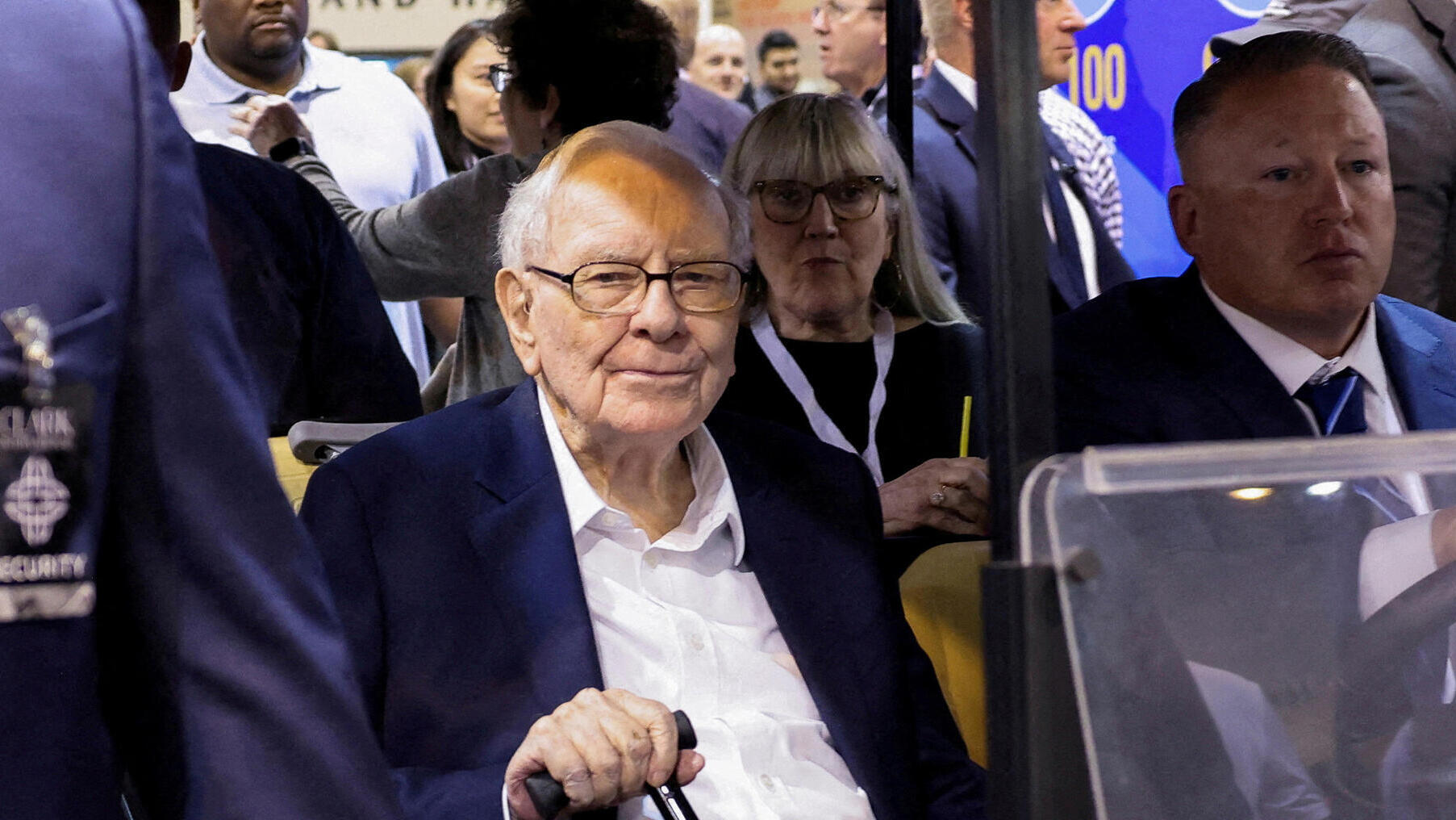 וורן באפט ב מפגש המשקיעים של Berkshire Hathaway