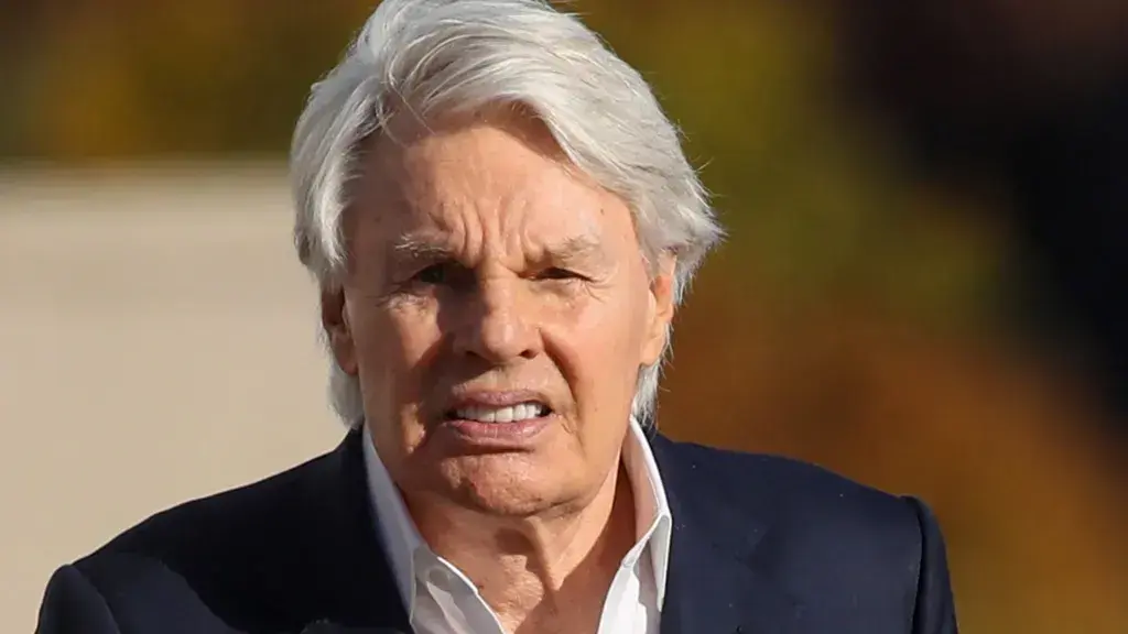 מייק ג'פריס מנכ"ל לשעבר אברקרומבי אנד פיץ' מואשם בסחר בבני אדם למטרות מין ו זנות