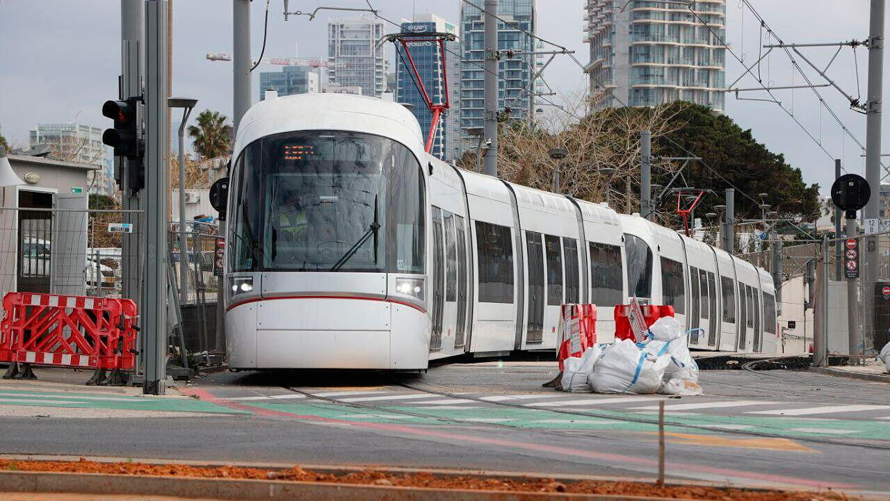  אליפלט תל אביב אלי פלט תחנת רכבת הרכבת הקלה רכבת קלה הקו האדום תחנה תחבורה ציבורית