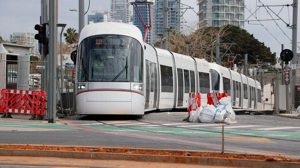 תחנת אליפלט בתל אביב. הקו האדום (צילום: מוטי קמחי) אליפלט תל אביב אלי פלט תחנת רכבת הרכבת הקלה רכבת קלה הקו האדום תחנה תחבורה ציבורית