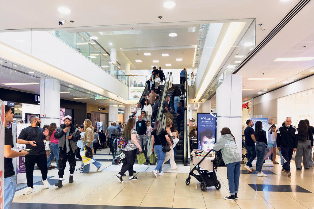 Hazahav Mall in RIshon LeZion (Avigail Uzi) קונים ב קניון הזהב בראשל"צ בפסח האחרון