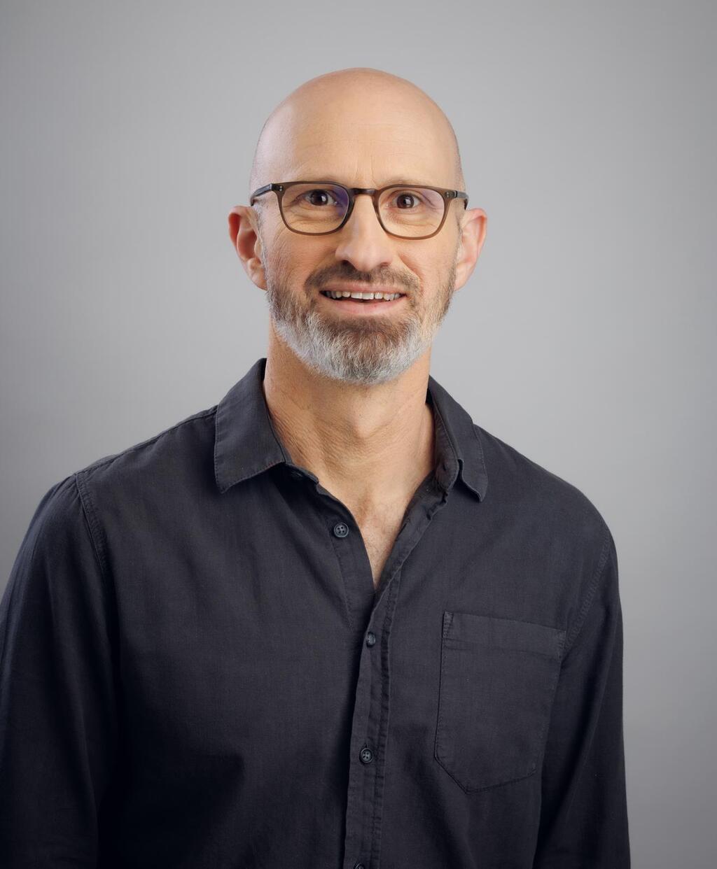 ד”ר ערן מילט, מומחה בכיר בכירורגיה פלסטית.