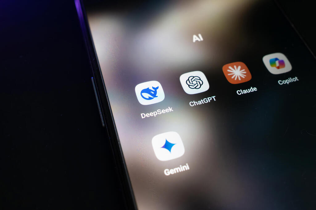 צ'אטבוט צ'אטבוטים בינה מלאכותית AI ChatGPT קלוד ג'מיני דיפסיק מיקרוסופט קופיילוט