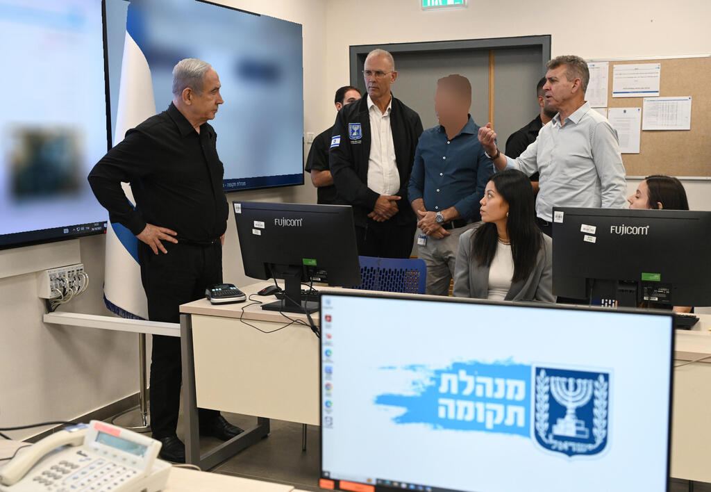 ראש הממשלה בנימין נתניהו מבקר במינהלת תקומה, 2023. "המדינה העדיפה למקד השקעות באנרגיה מתחדשת ואגרוטק, בלי להסביר איך וכמה זה יתרום לאזור" (צילום: חיים צח/לע"מ) ראש הממשלה בנימין נתניהו מבקר במינהלת תקומה, 2023 . "המדינה העדיפה למקד השקעות באנרגיה מתחדשת ואגרוטק, בלי להסביר איך וכמה זה יתרום לאזור"