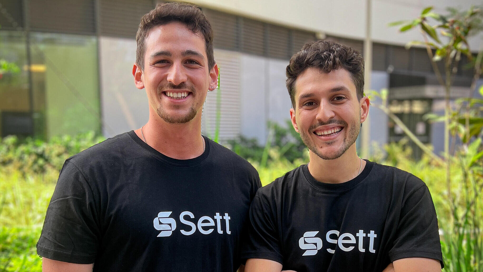 מימין עמית כרמי ו יוני בלומנפלד חברת גיימינג Sett  