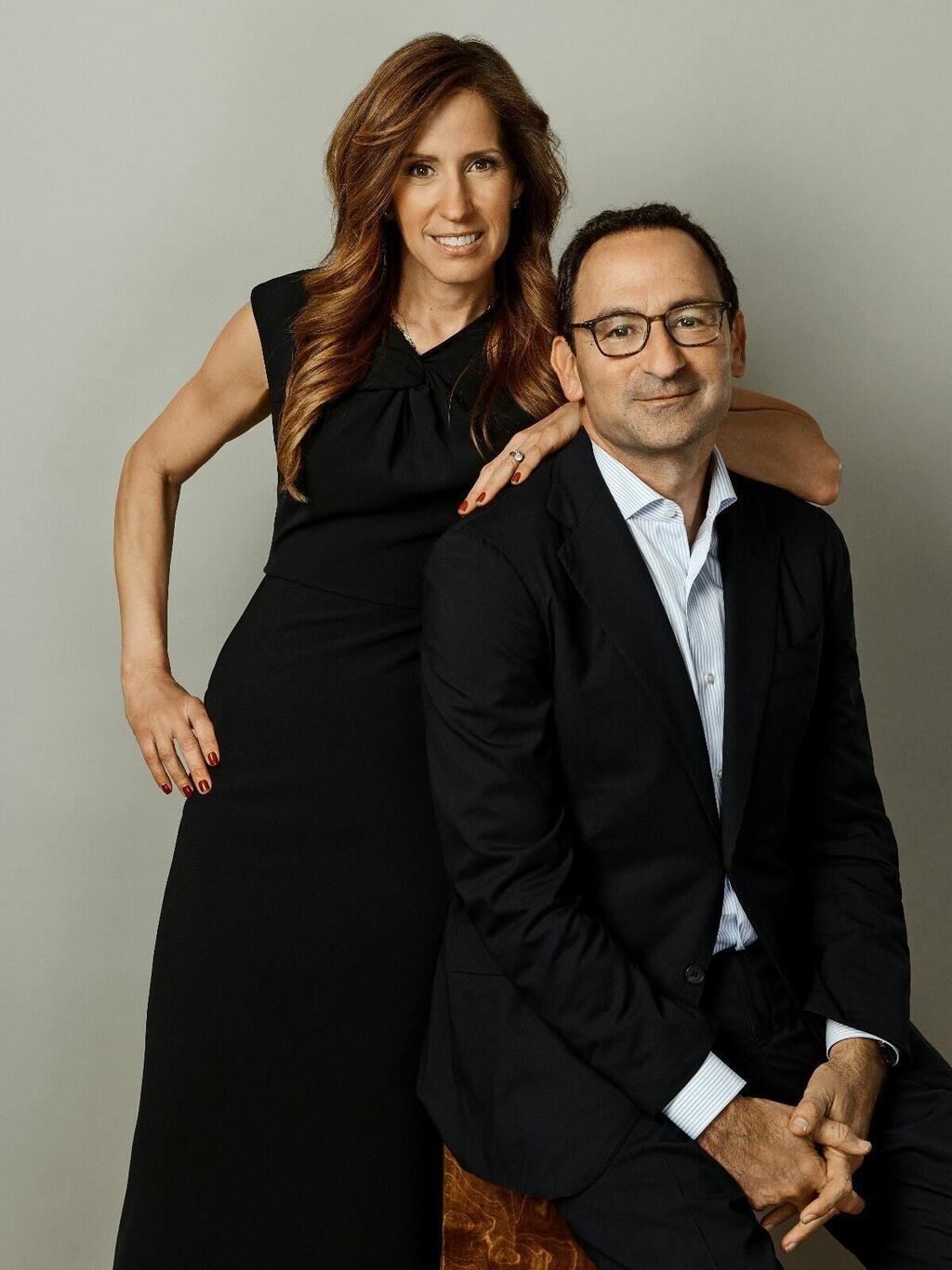 ג'ון גריי נשיא קרן ההשקעות בלקסטון ואשתו מינדי (צילום: קרן גריי) ג'ון גריי נשיא קרן ההשקעות בלקסטון ואשתו מינדי