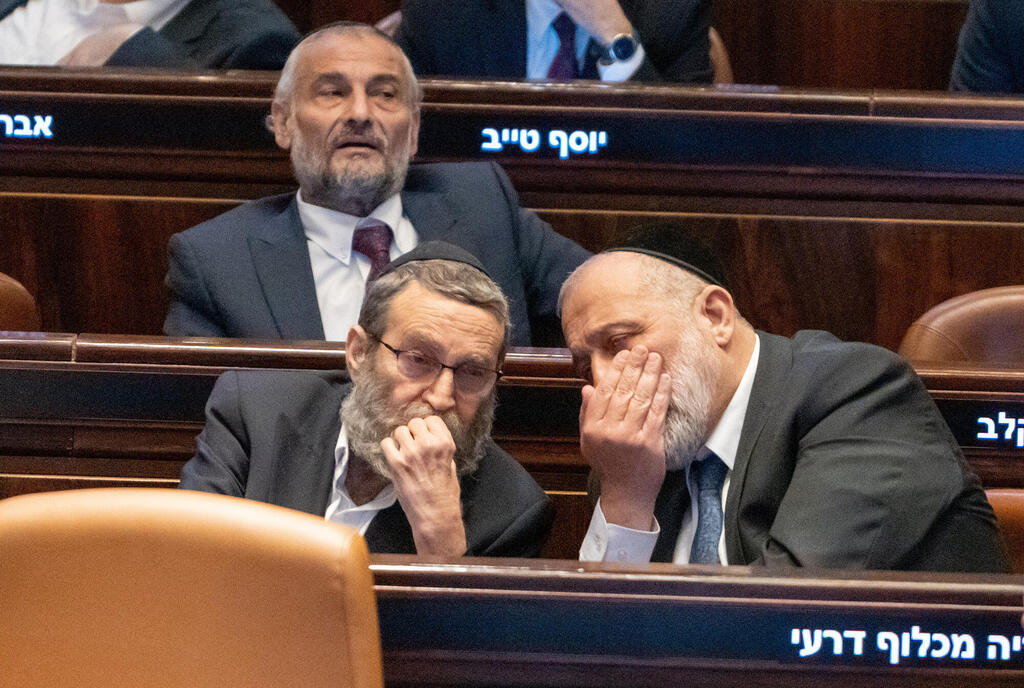 מימין אריה דרעי יו"ר שס משה גפני יו"ר יהדות התורה במליאת הכנסת