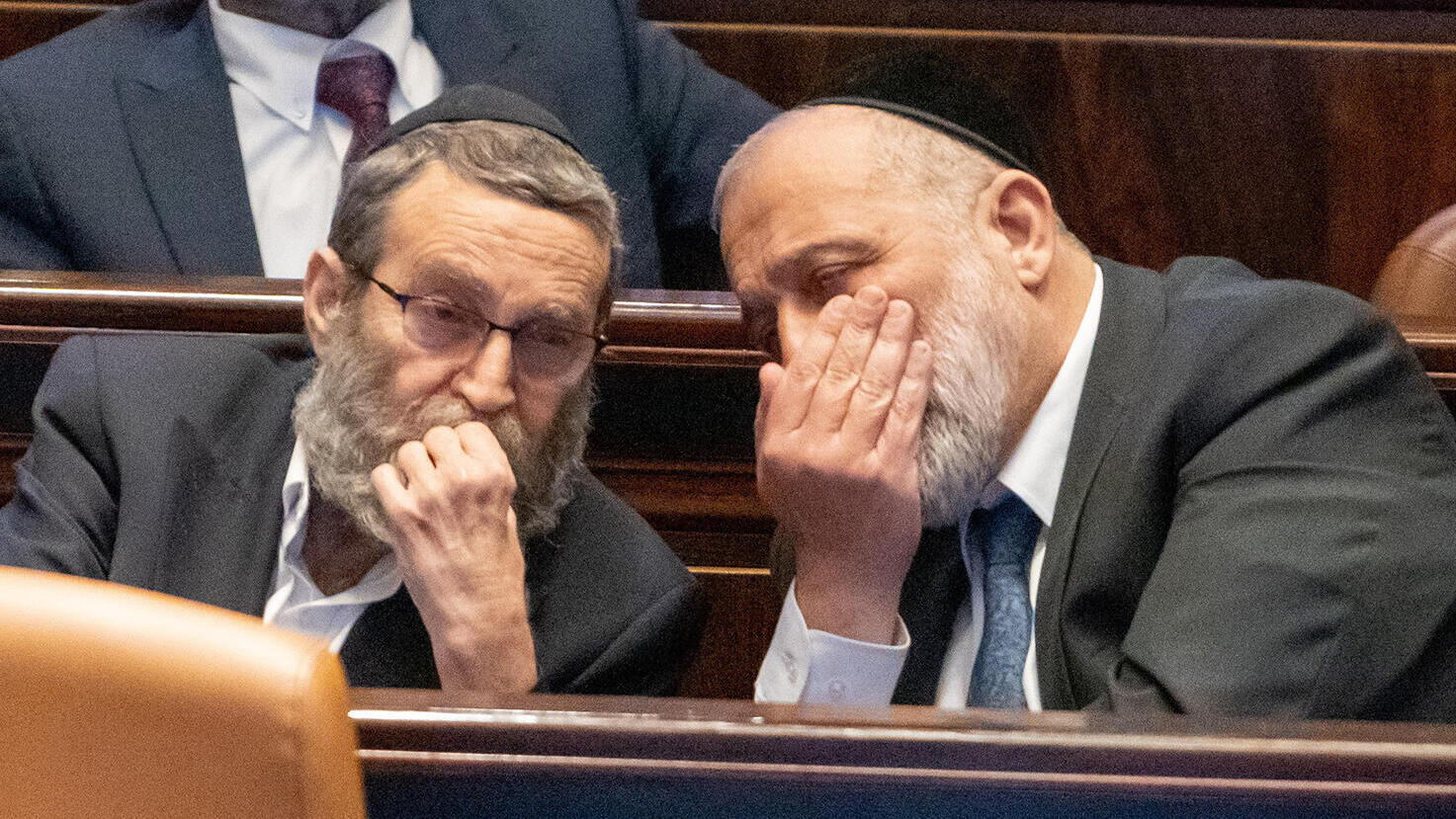 מימין אריה דרעי יו"ר שס משה גפני יו"ר יהדות התורה במליאת הכנסת