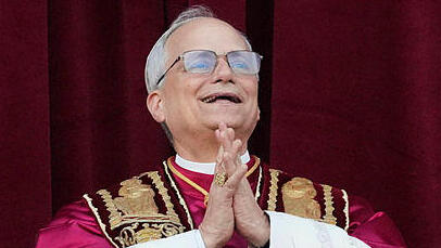 רוברט פרבוסט האפיפיור החדש אפיפיור ליאו ה-14 על מרפסת הוותיקן