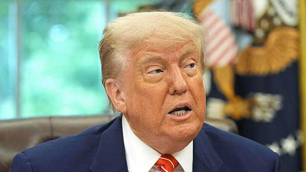 נשיא ארה"ב דונלד טראמפ חושף את הסכם הסחר עם בריטניה מכסים מלחמת סחר 8.5.25