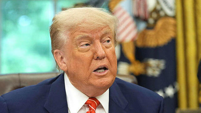 נשיא ארה"ב דונלד טראמפ חושף את הסכם הסחר עם בריטניה מכסים מלחמת סחר 8.5.25