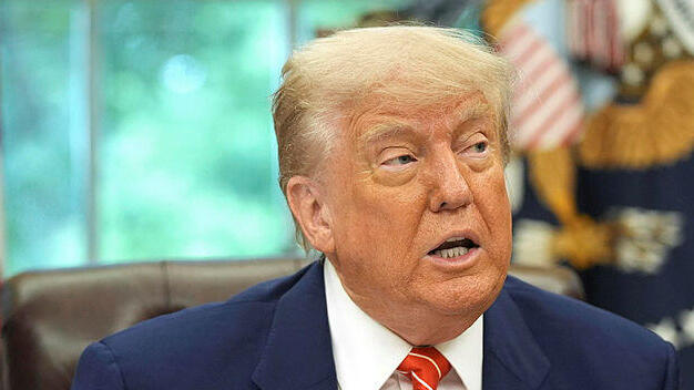 נשיא ארה"ב דונלד טראמפ חושף את הסכם הסחר עם בריטניה מכסים מלחמת סחר 8.5.25