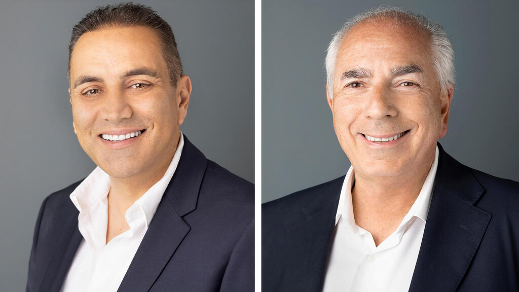 מימין: יו"ר אמפא שלומי פוגל ואבי חורמרו מבעלי השליטה (צילומים: סם יצחקוב, באדיבות AMPA GROUP) מימין יו"ר אמפא שלומי פוגל ומבעלי השליטה אבי חורמרו