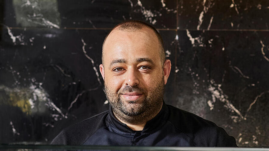 עבד מרעי הבעלים של שווארמה אבו אדם ב קלנסווה פנאי