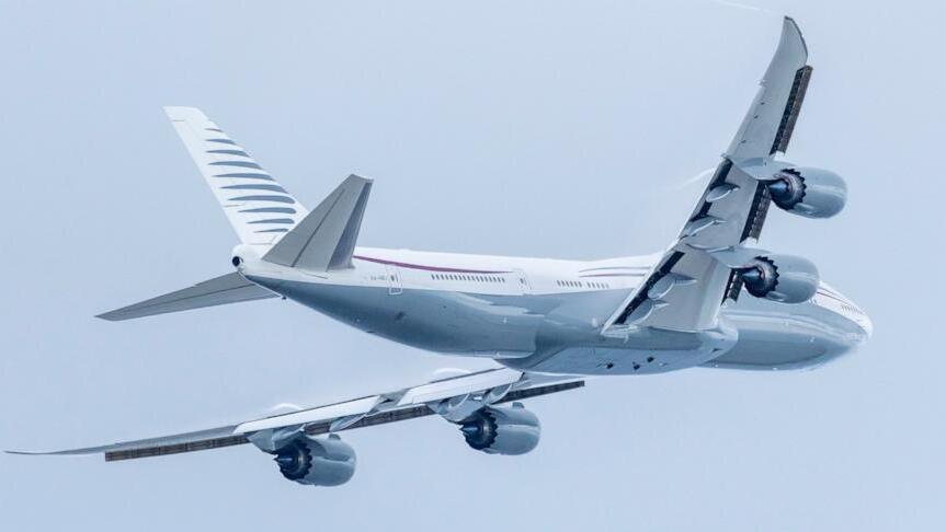 מטוס הבואינג 747-8 שטראמפ עתיד לקבל ממריא משדה התעופה בפאלם ביץ 