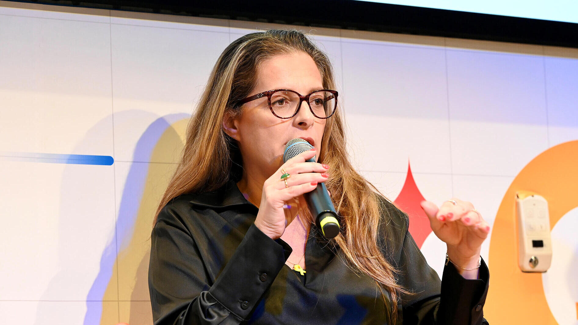 אירוע גוגל וכלכליסט - פאנל רכבת ה-AI דוהרת קדימה נועה אלפנט לפלר דירקטור מדיניות ציבורית וקשרי ממשל Google ישראל