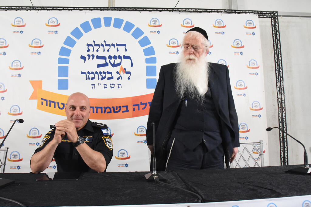שר ירושלים ומסורת מאיר פרוש ומפקד מחוז צפון מאיר אליהו. היערכות חריגה (צילום: אביהו שפירא) שר ירושלים ומסורת מאיר פרוש ומפקד מחוז צפון מאיר אליהו