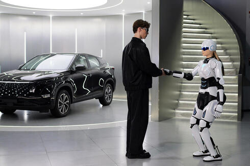 Omoda's robot from the Shanghai Auto Show