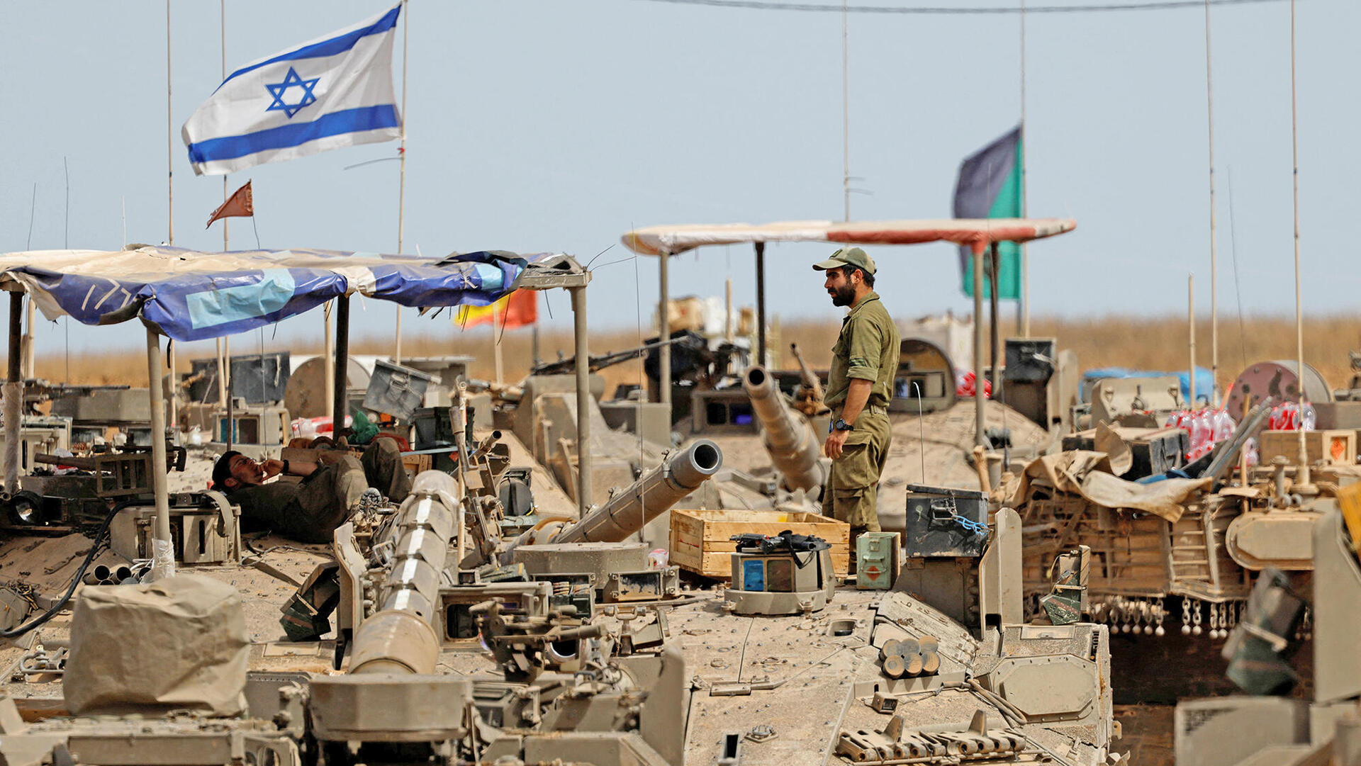 כח צה"ל טנקים בגבול עזה לפני כניסה ל מבצע מרכבות גדעון ב רצועת עזה 18.5.25