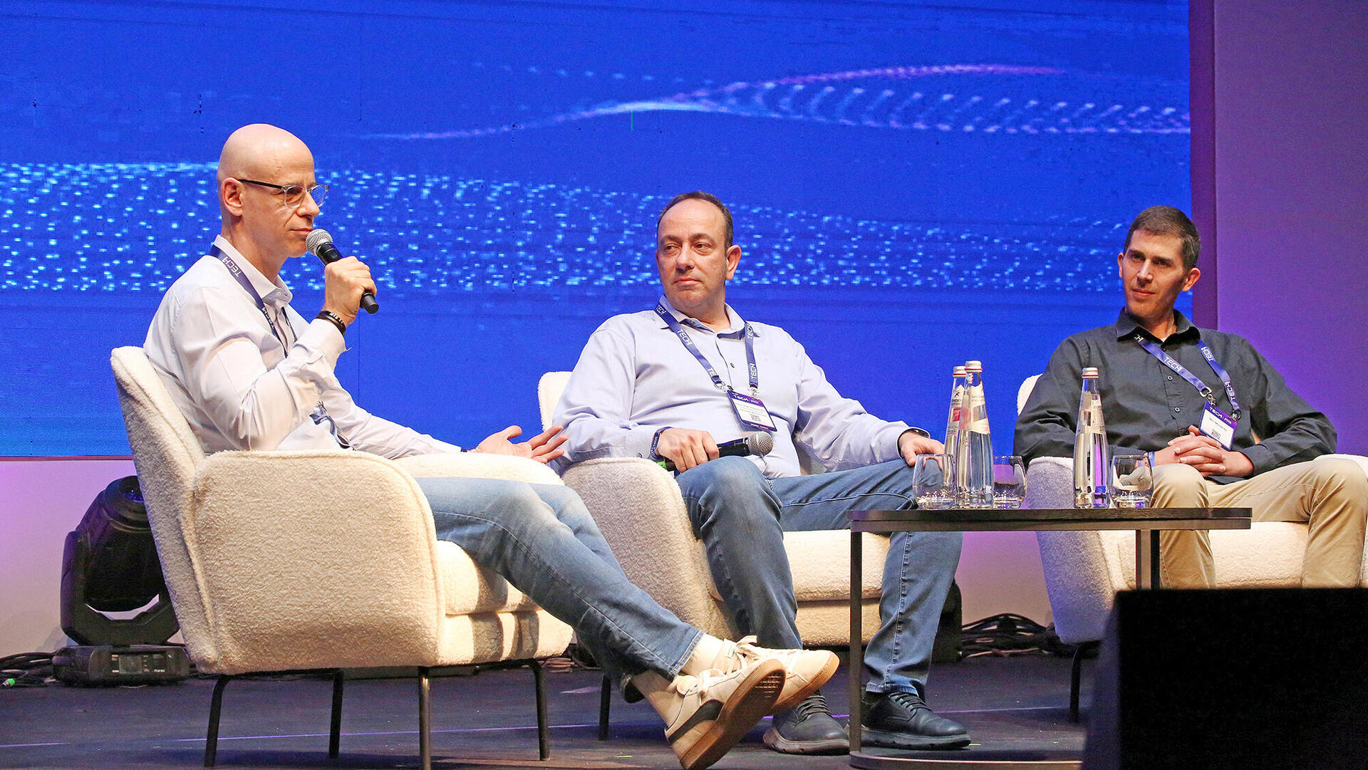 כנס טק אילת 2025 - מימין  ניר מינרבי מייסד משותף ומנכ״ל Classiq  ליאור הנדלסמן שותף מנהל בקרן Grove דרור בין מנכ"ל רשות החדשנות