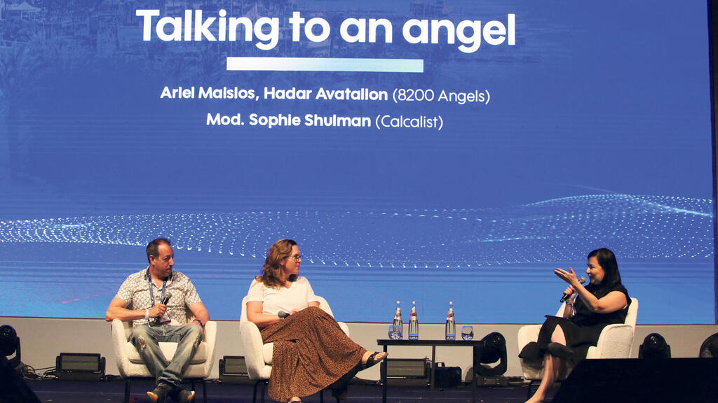 כנס טק אילת 2025 מימין המנחה סופי שולמן, הדר אבטליון מנכ”לית Angels 8200 ו אריאל מייסלוס מייסד משותף Coho AI