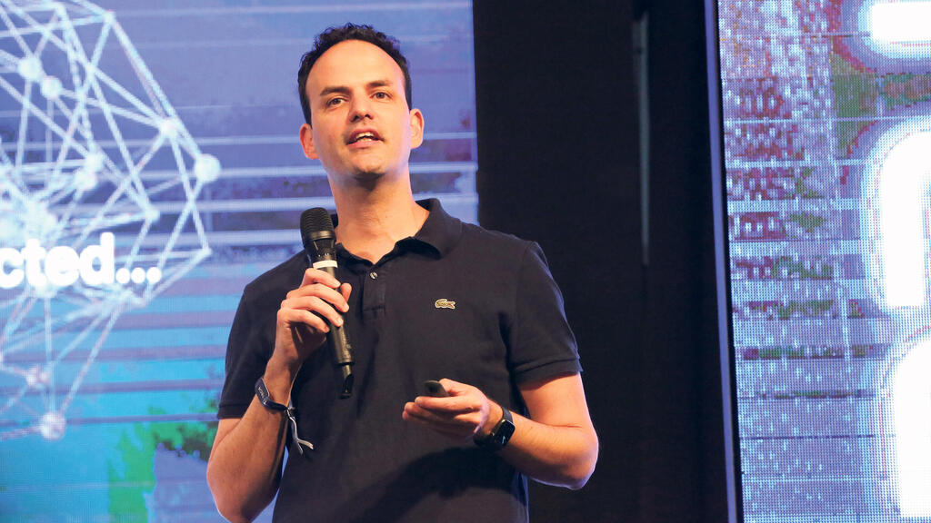 כנס טק אילת 2025 - מימין גיא קצוביץ' שותף מייסד Fusion לירון עזריאלנט שותפה מנהלת Meron Capital עמית קרפ שותף BVP ו שרי ברונפלד שותפה NFX וידאו