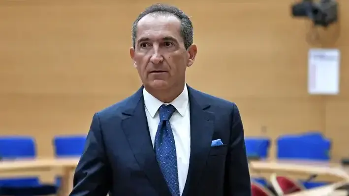 למרות ניגודי העניינים ובזכות הקרבה לנתניהו: פטריק דרהי מתקרב לרכישת רשת 13 |...