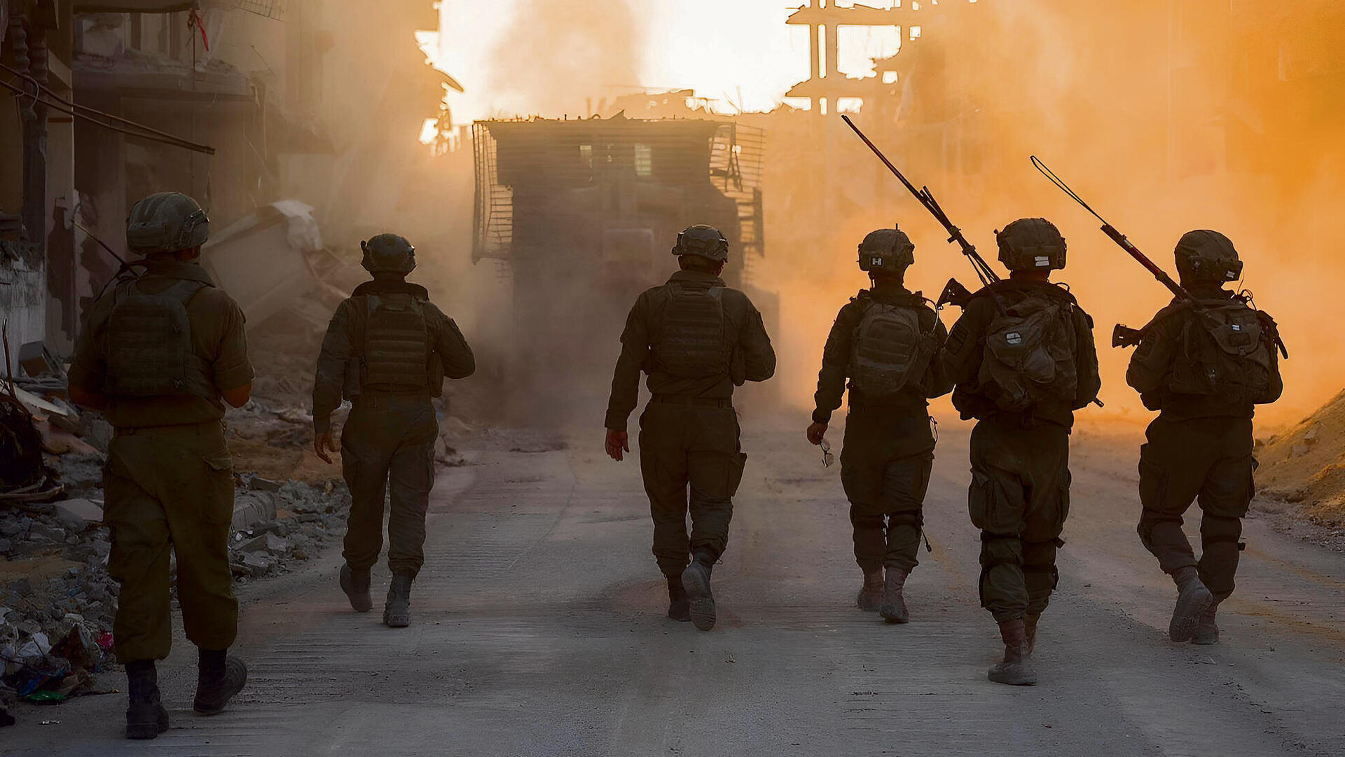 לוחמים במרחב ג'באליה שבעזה, מרץ. לדברי י', ששירת 250 יום במלחמה, "מענקים הם לא פתרון לטווח הארוך. לסבב הקרוב כבר לא אגיע, ויש עוד כמוני. שיגייסו את אלה שלא רוצים לצאת מהישיבה הממוזגת, אין ברירה"