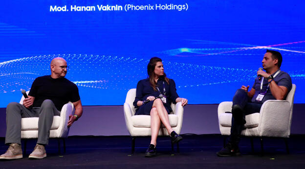 כנס טק אילת 2025 מימין חנן וקנין מנהל תחום פרייבט אקוויטי קבוצת הפניקס ו ליטל לשם שותפה מייסדת Protego Ventures וידאו