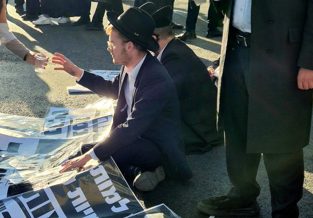 הפגנת חרדים נגד הגיוס. החוק החדש לא עוזר למשתמטים (צילום: יקיר שגב) הפגנת חרדים נגד גיוס באפריל השנה