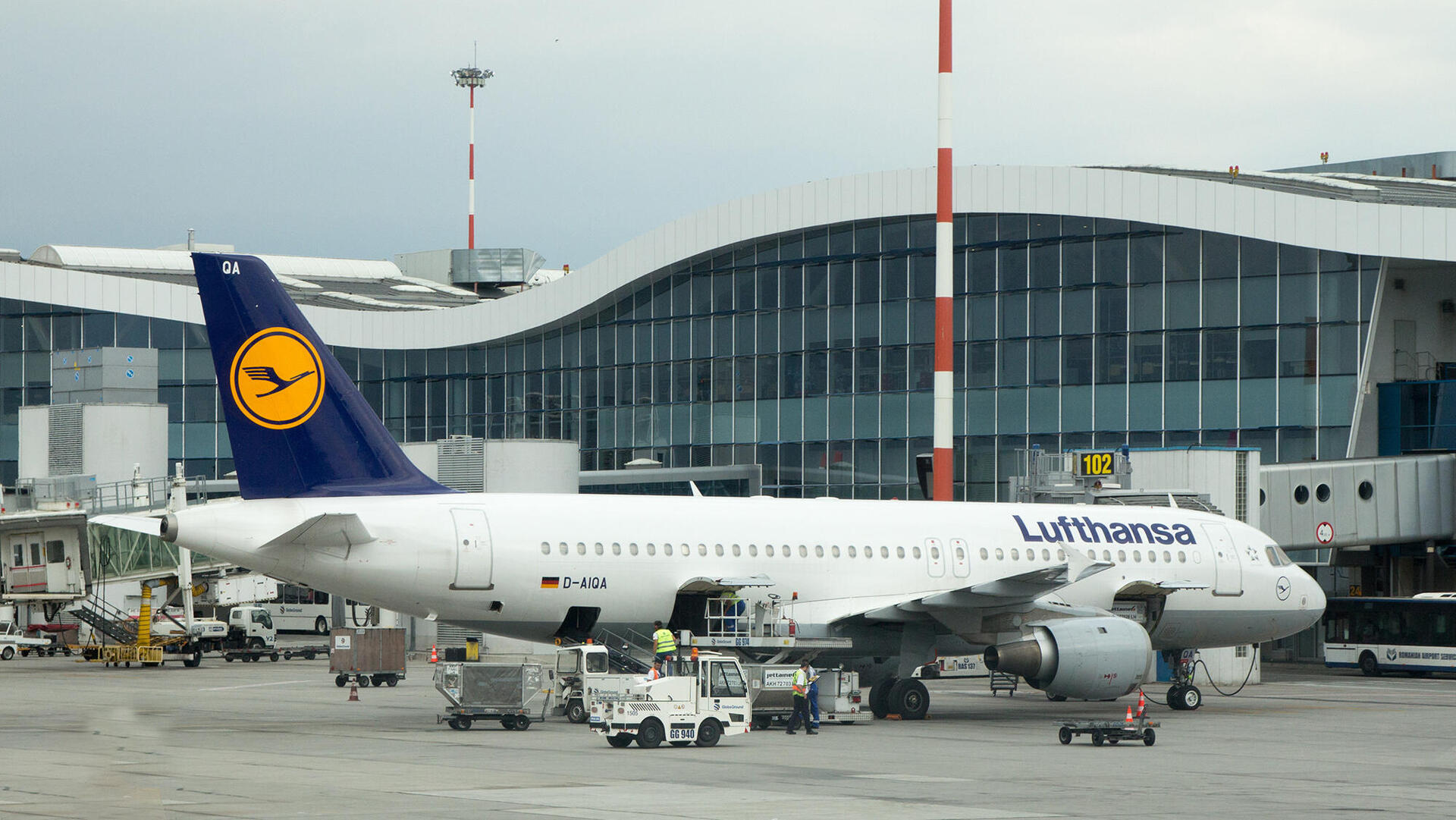 מטוס Airbus A 320 של חברת לופטהנזה ב נתב"ג נמל התעופה בן גוריון