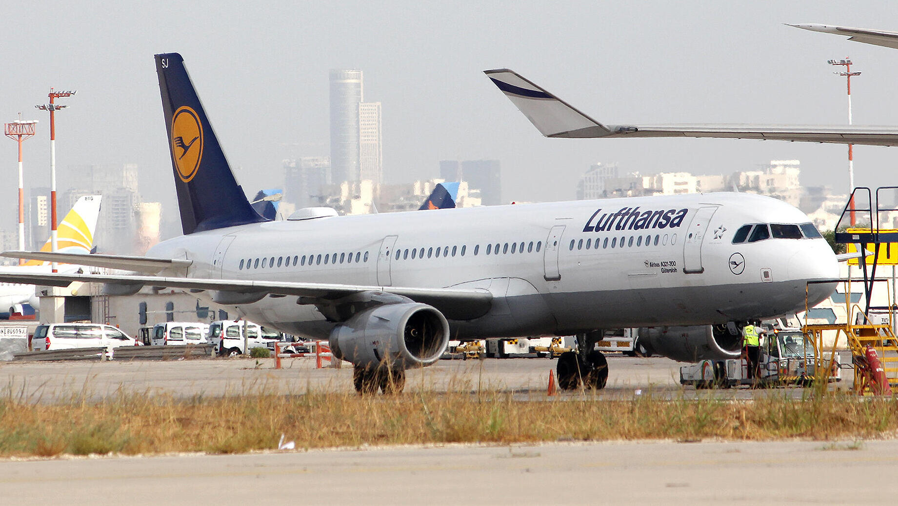 מטוס Airbus A 380 של חברת לופטהנזה ב נתב"ג נמל התעופה בן גוריון