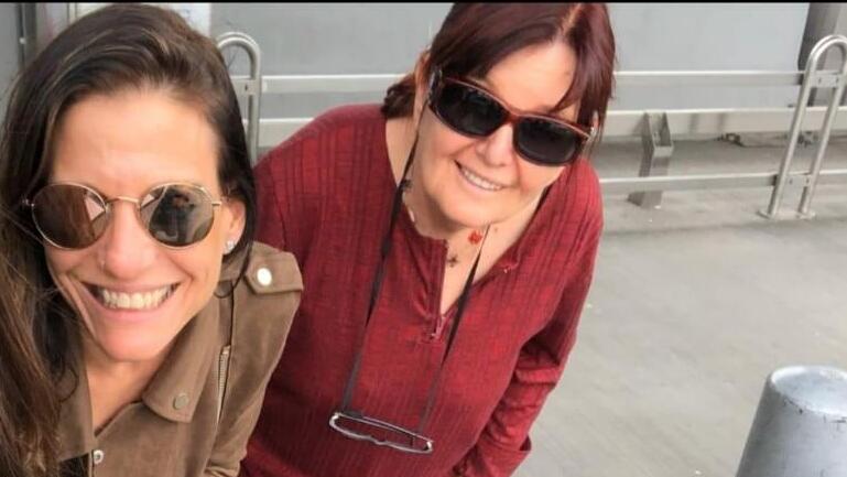 האם ברכה לוינסון ז"ל (מימין) ולצדה בתה שחר ביידר