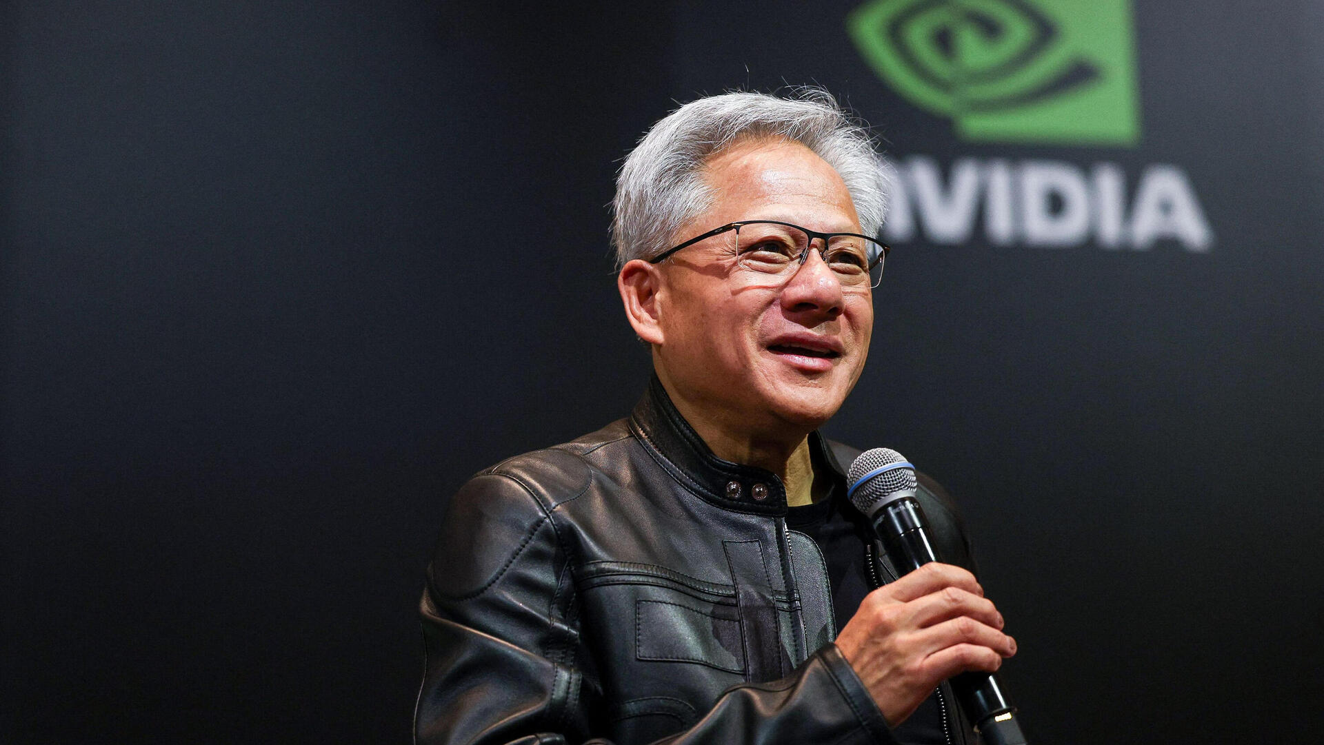 מנכ"ל ו מייסד אנבידיה ג'נסן הואנג בכנס ב טאייפיי 21.5.25
