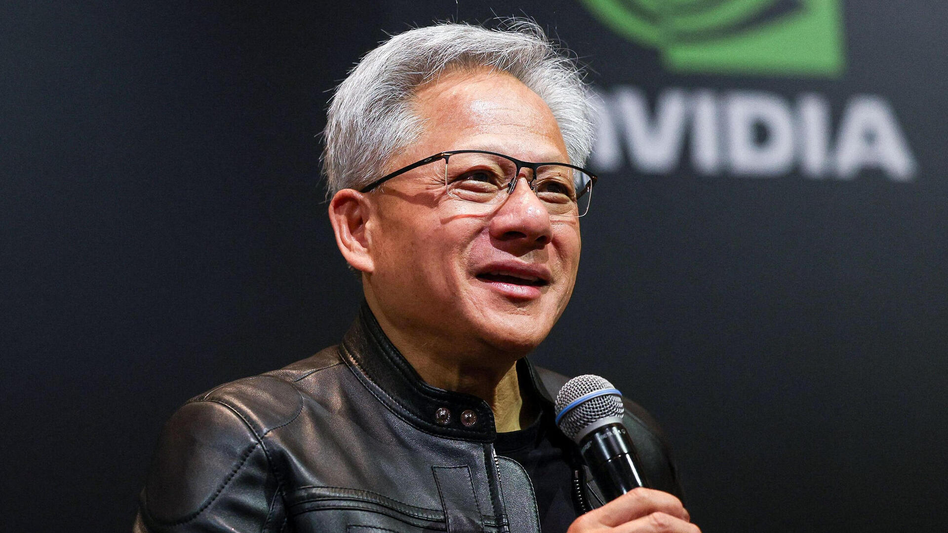 מנכ"ל ו מייסד אנבידיה ג'נסן הואנג בכנס ב טאייפיי 21.5.25