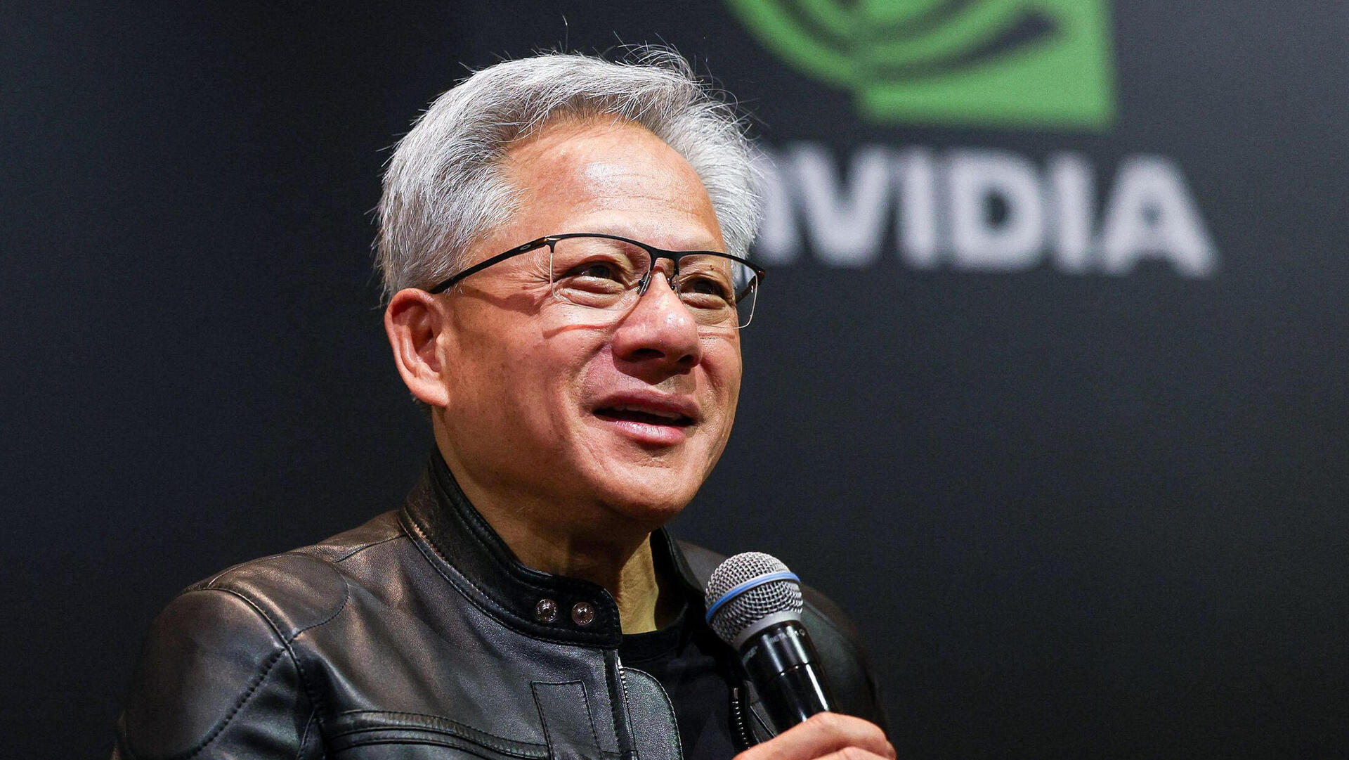 מנכ"ל ו מייסד אנבידיה ג'נסן הואנג בכנס ב טאייפיי 21.5.25