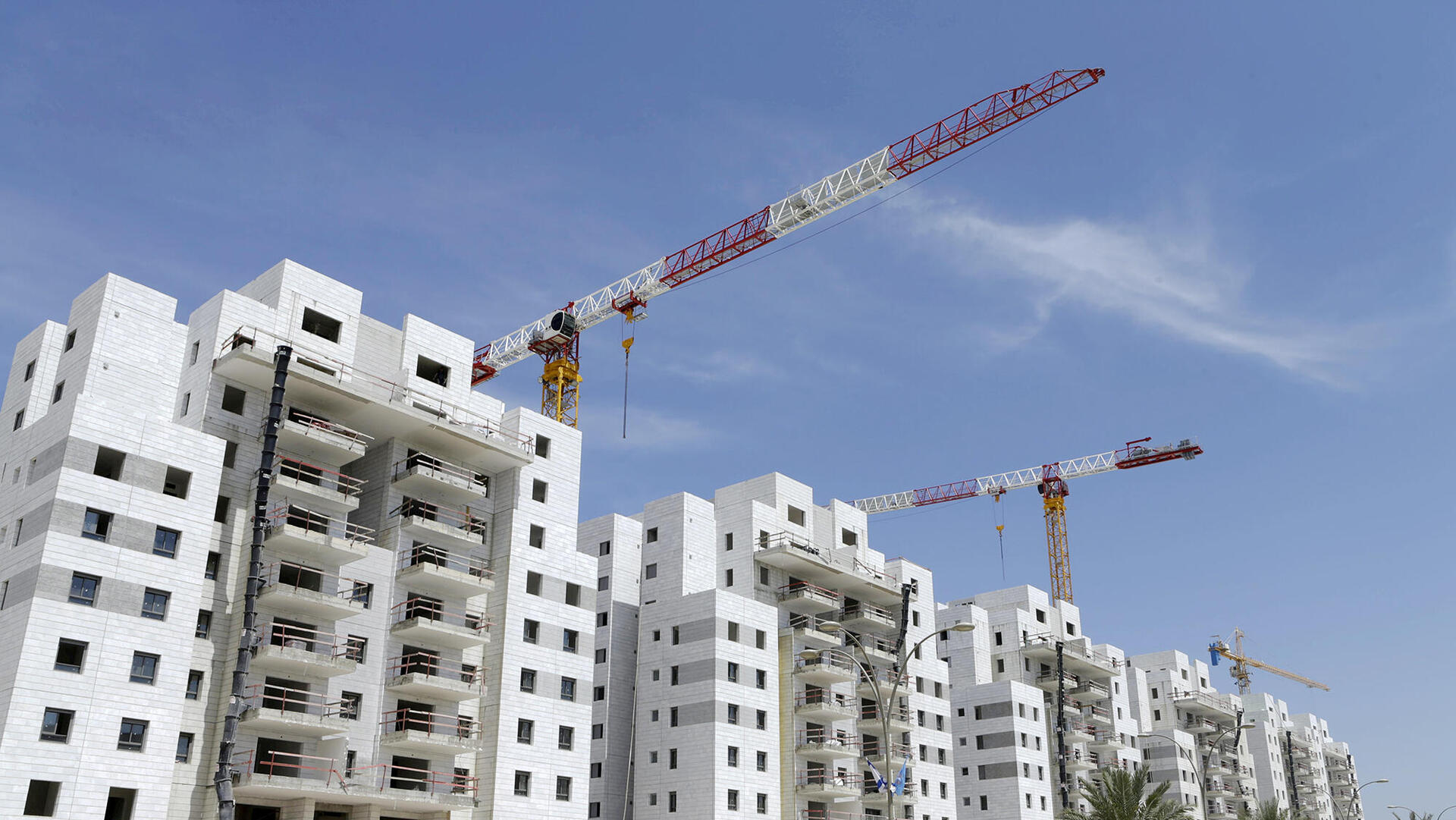 פרויקט בנייה של חברה חברת שבירו ב יבנה