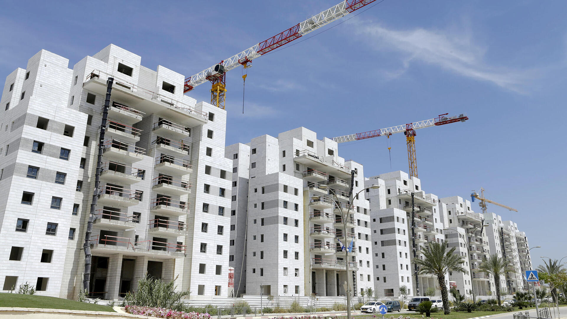 פרויקט בנייה של חברה חברת שבירו ב יבנה