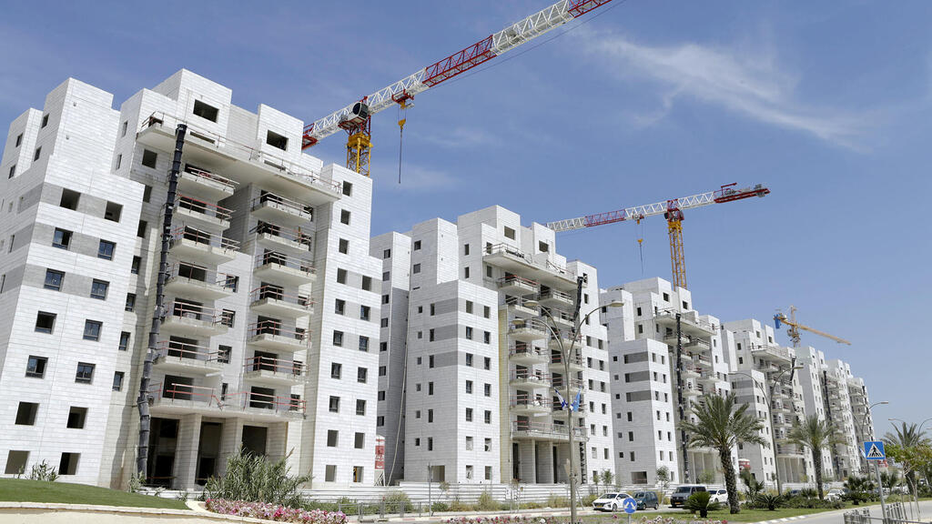 פרויקט בנייה. המשכנתא הממוצעת ירדה באוגוסט ל-1.06 מיליון שקל (צילום: עמית שעל) פרויקט בנייה של חברה חברת שבירו ב יבנה