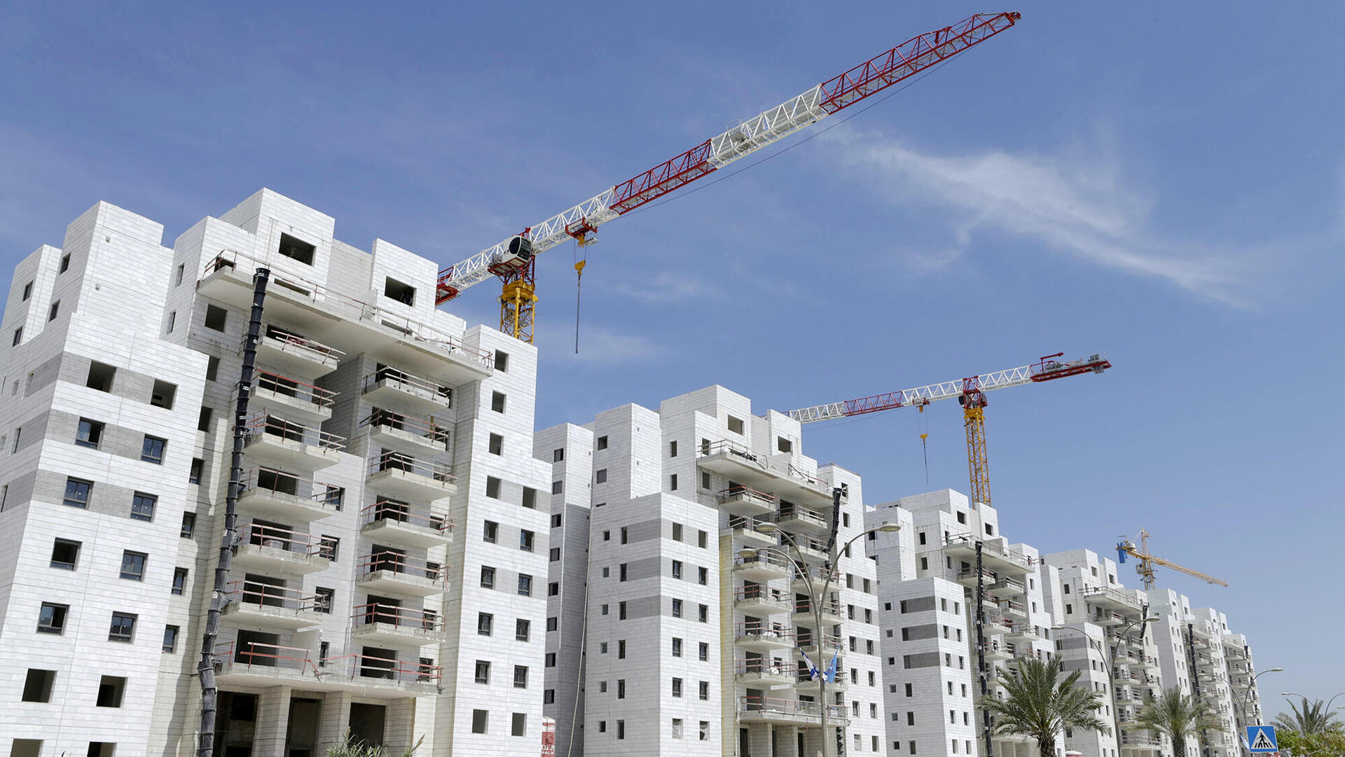 פרויקט בנייה של חברה חברת שבירו ב יבנה