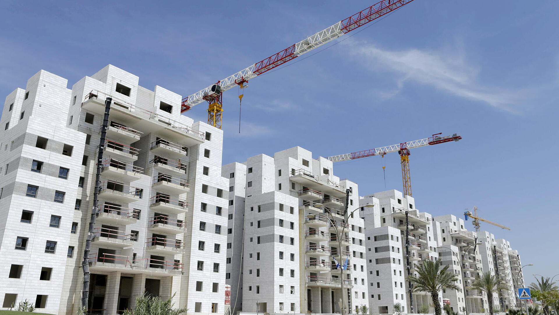 פרויקט בנייה של חברה חברת שבירו ב יבנה