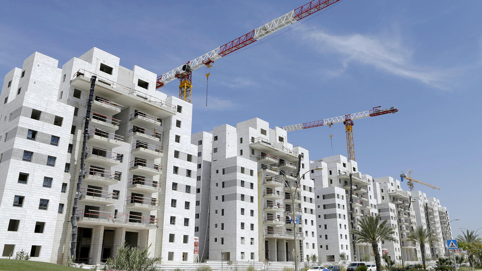 פרויקט בנייה של חברה חברת שבירו ב יבנה