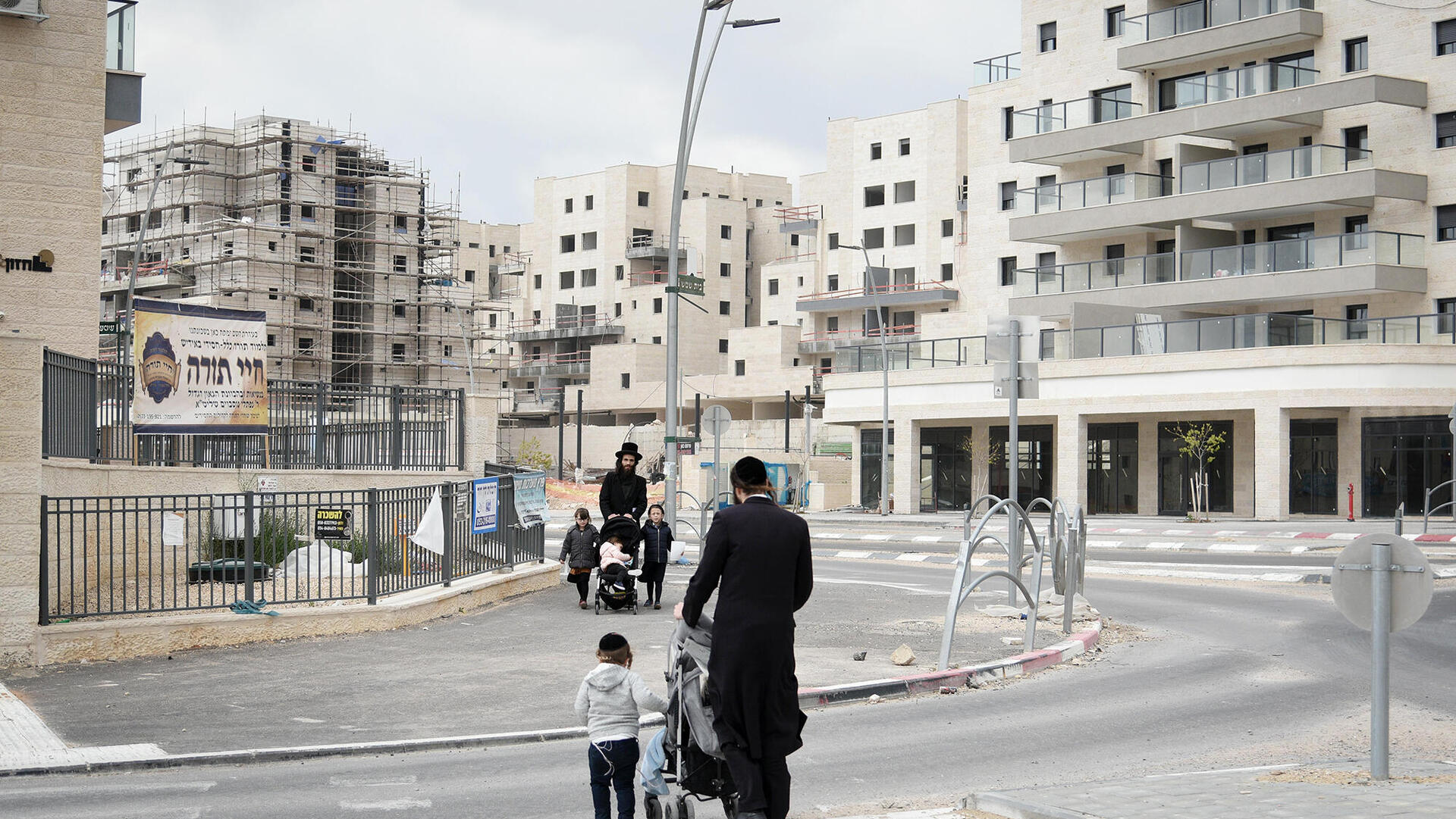 בנייה חדשה בבית שמש שכונת רמת בית שמש ד  רחוב רב פפא  שכונה חרדית ב פיתוח