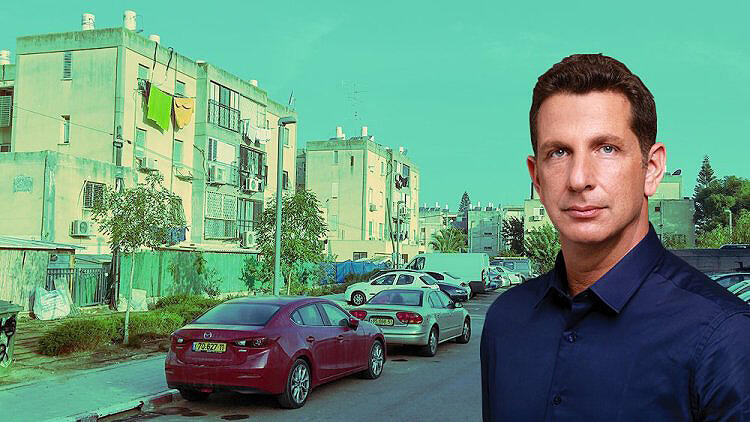 ראש עיריית הרצליה יריב פישר על רקע שכונת יד התשעה בהרצליה