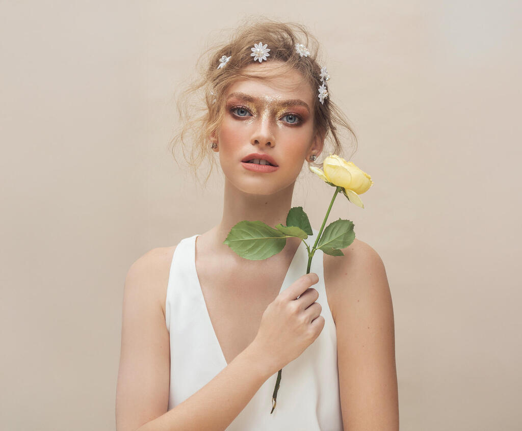 סיכות ראש פרחוניות של תמי בר־לב פנאי