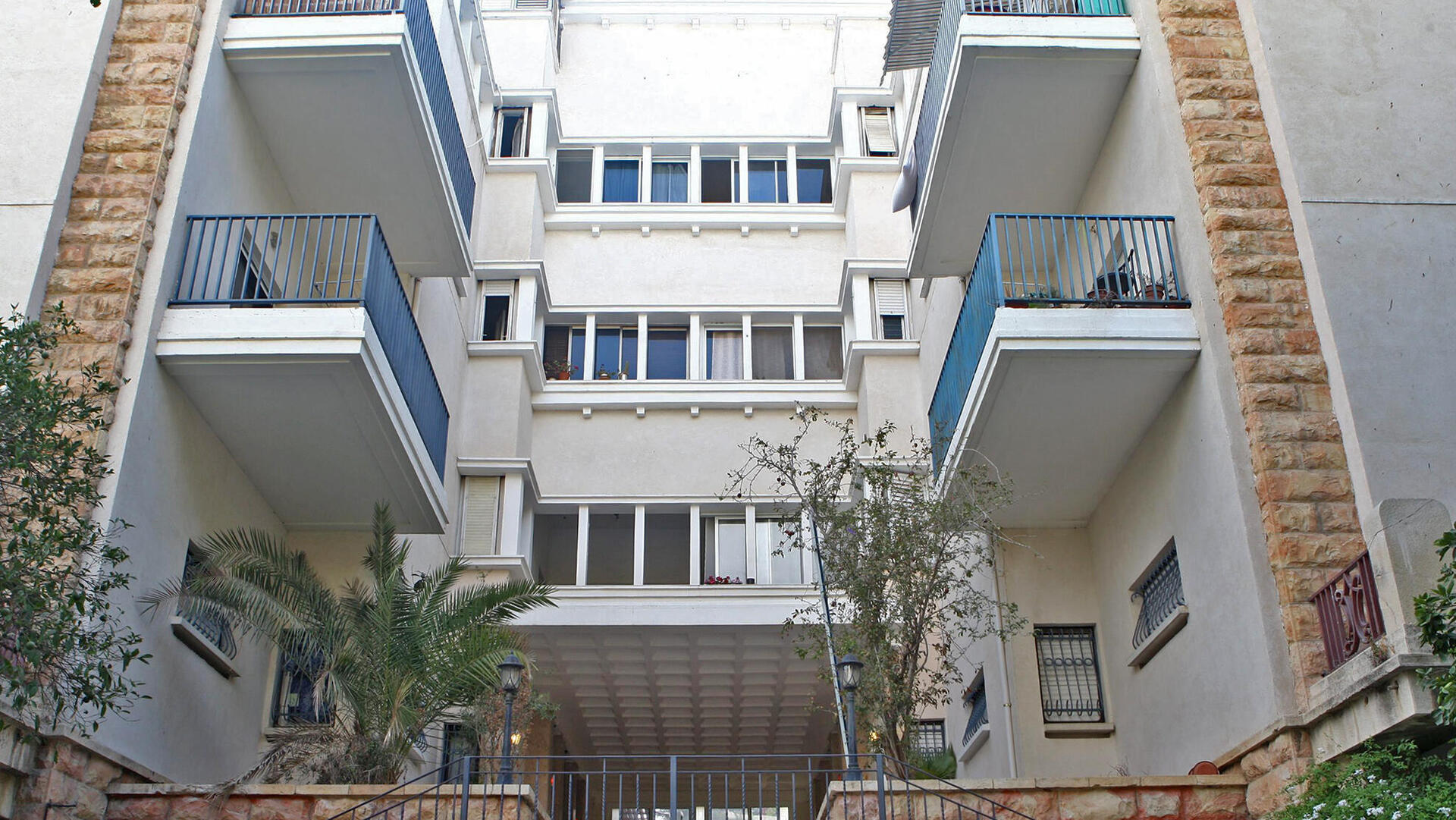 בניין דירות בלב תל אביב רחוב שלמה המלך