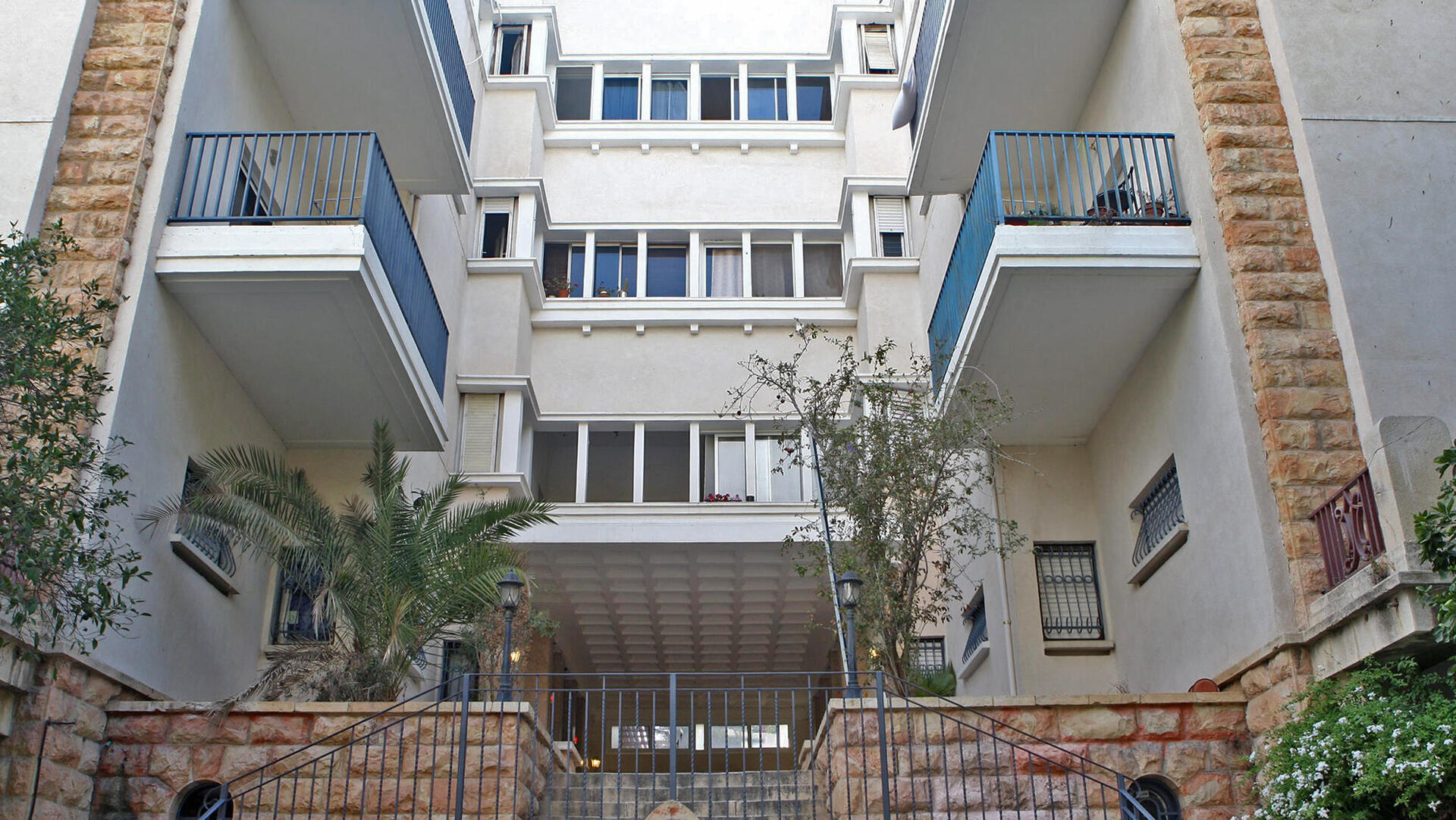 בניין דירות בלב תל אביב רחוב שלמה המלך