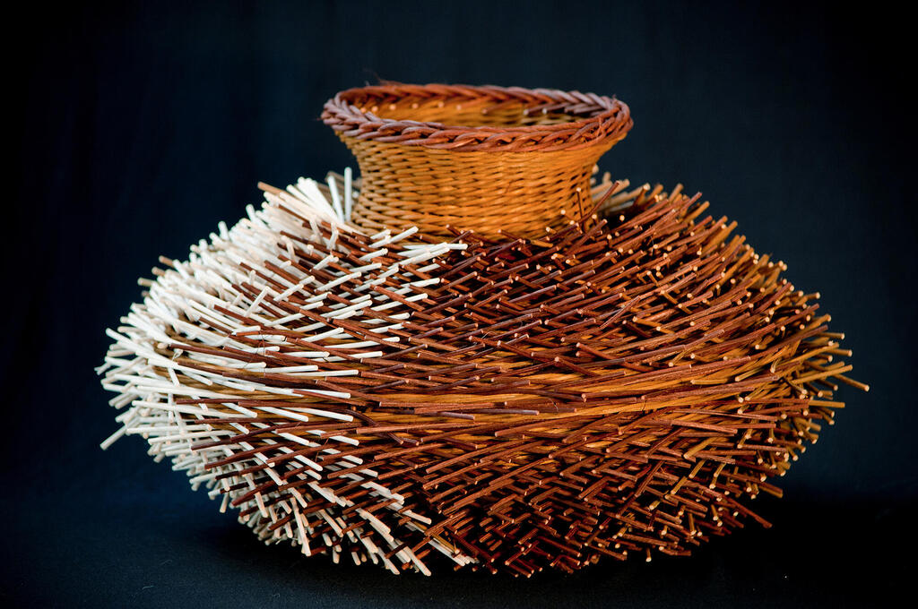 קליעת סלים בטכניקה עתיקה ב סטודיו של נוני יבנאי בקציר פנאי