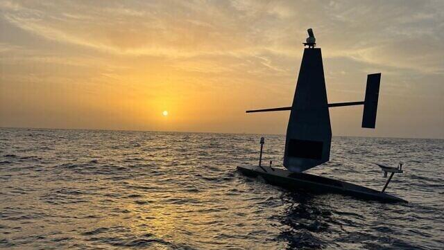 Unmanned naval vessel