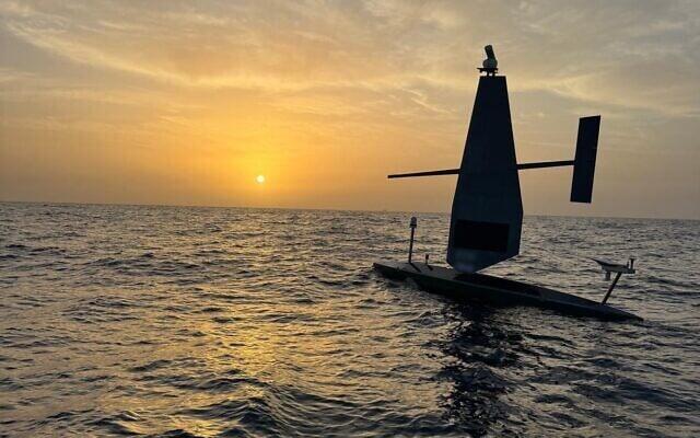 Unmanned naval vessel